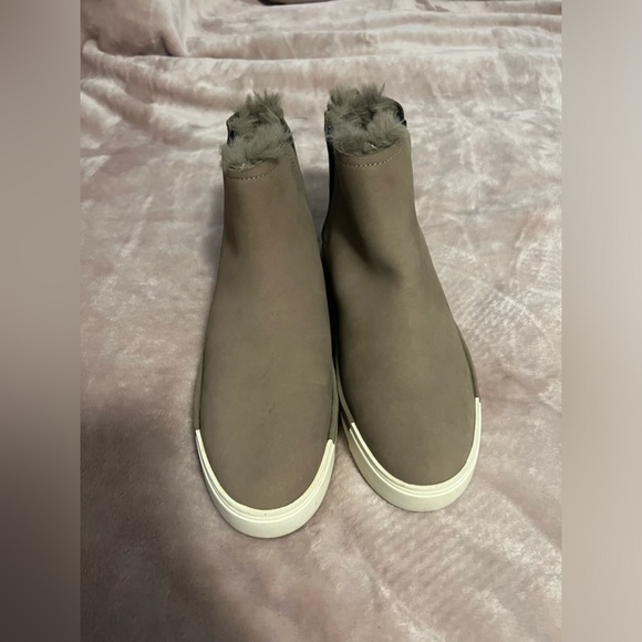 J slides fur booties, size 9, tan - Picture 2 of 4